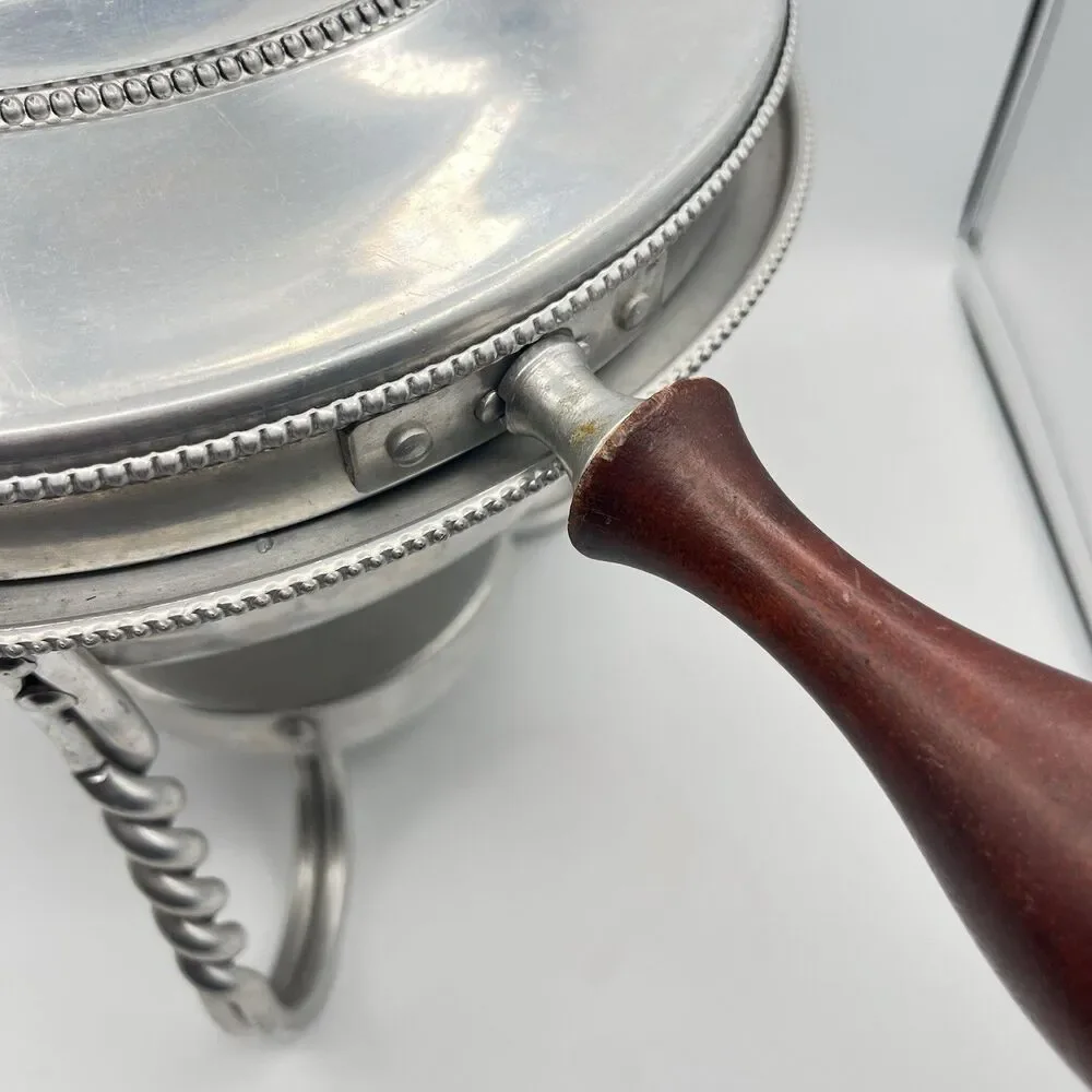 Buenilum B. W. Hammered Aluminum Chafing Dish